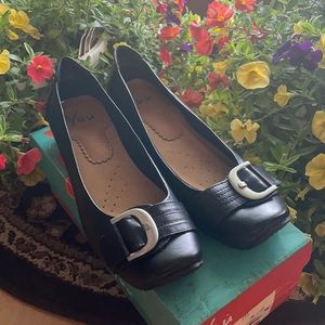 Yuu Black Slip on Flats *NWT*